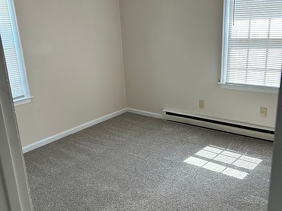 5th image of 647 Kenmore Rd APT 2