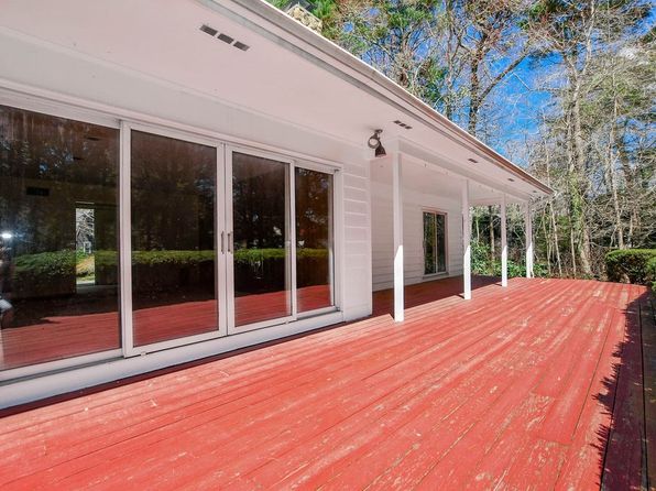 23 Holly Ln, Mattapoisett, MA 02739