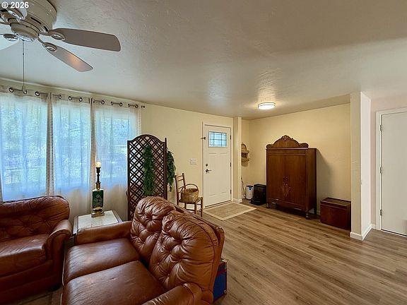 5th image of 4073 Marshall Ave