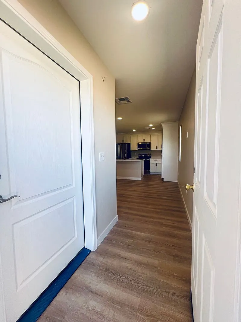 2 bed, 770 sqft, $1,225 — Photo 3