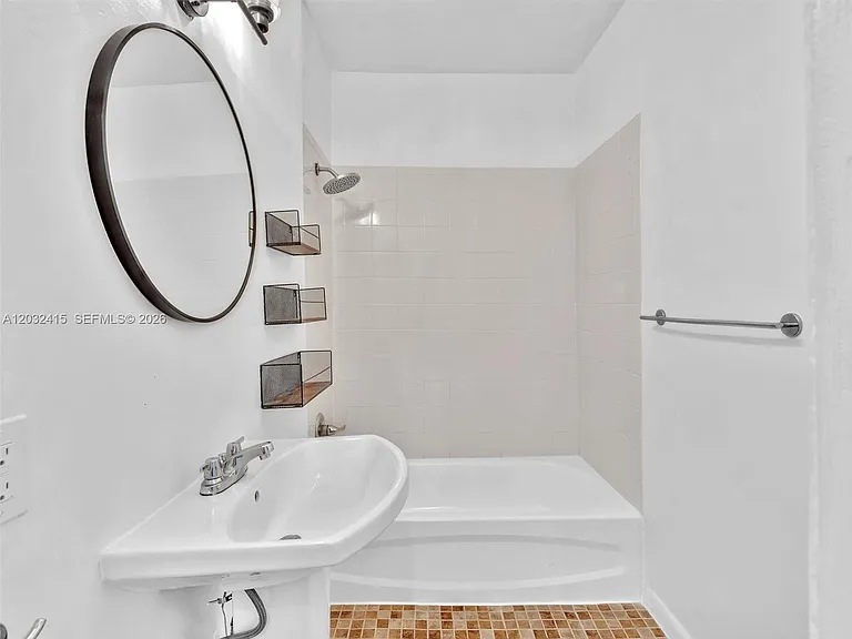 934 Michigan Ave #305 — Photo 14
