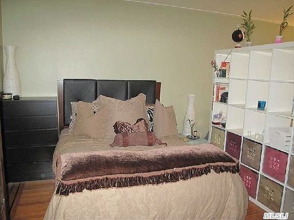 5th image of 102 S Village Ave