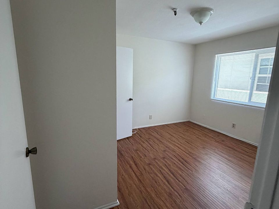 1st image of 12032 Manor Dr APT 1