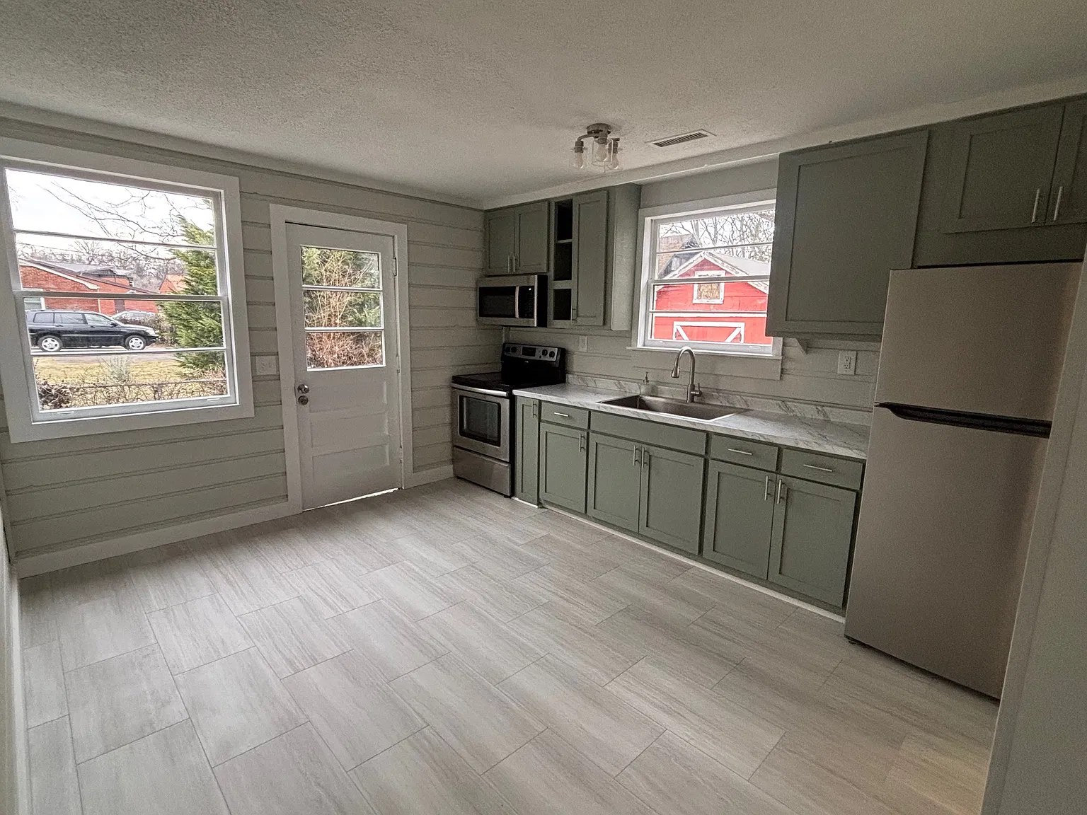 3 bed, 975 sqft, $2,150 — Photo 4