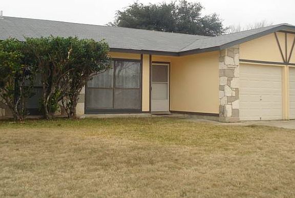 2nd image of 815 Thornedike Dr