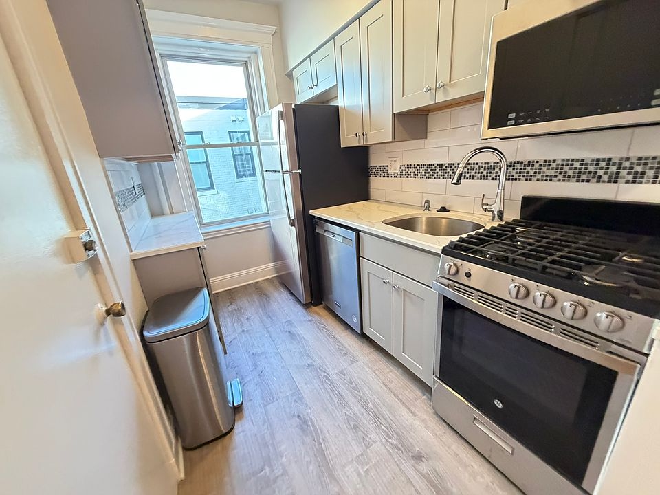 1st image of 4 Carol Ave APT 6