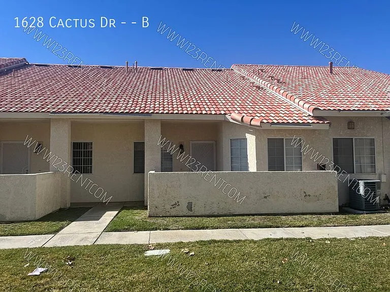 1628 Cactus Dr #B — Photo 1