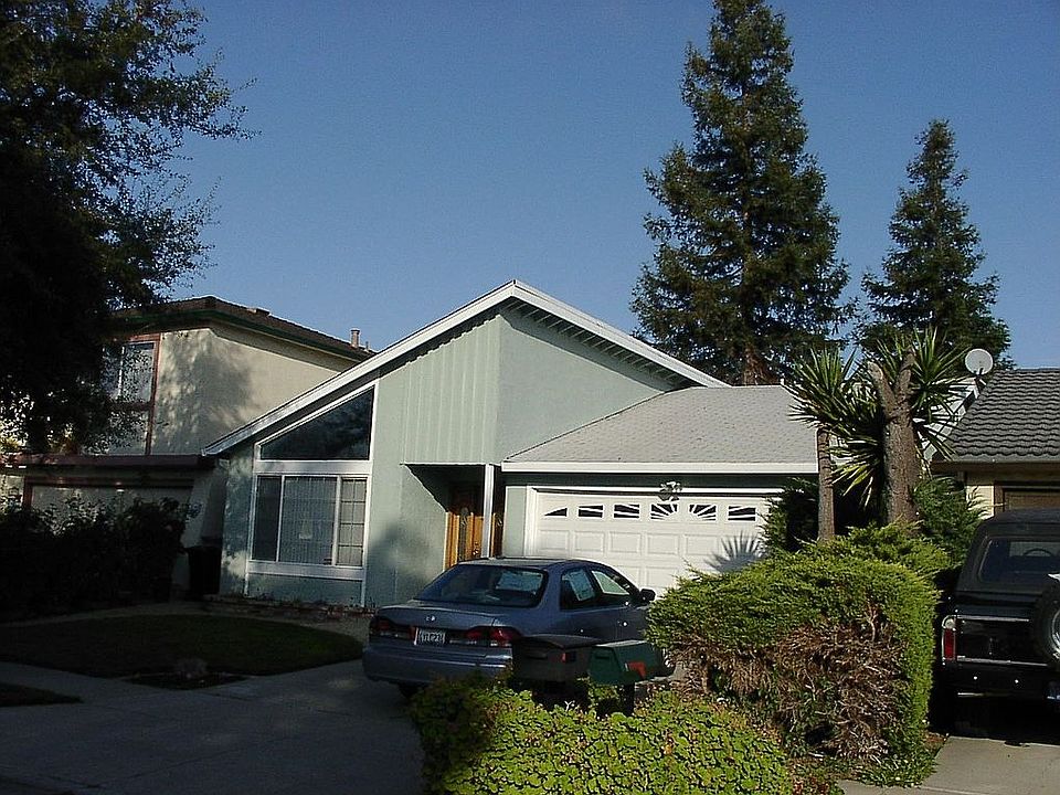 2nd image of 915 Calle De Verde