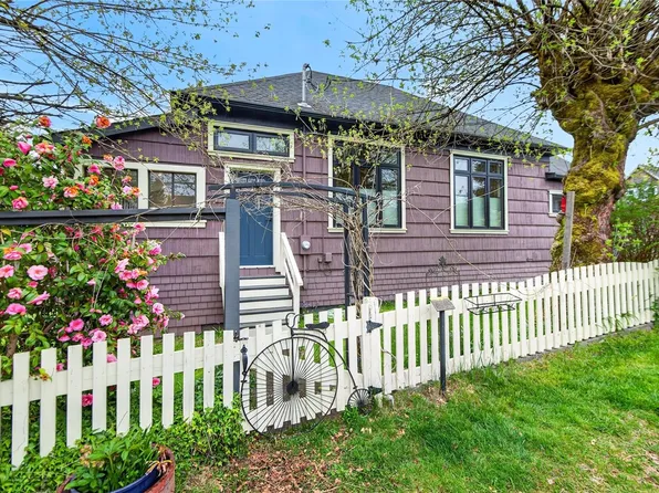 2738 Derwent Ave, Cumberland, BC V0R 1S0