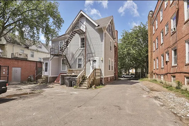 250 Sisson Ave #2
