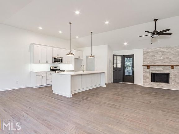 4th image of 670 Foxcroft Cir SE