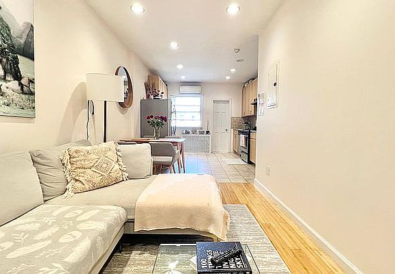 5th image of 20-28 42nd St #1L