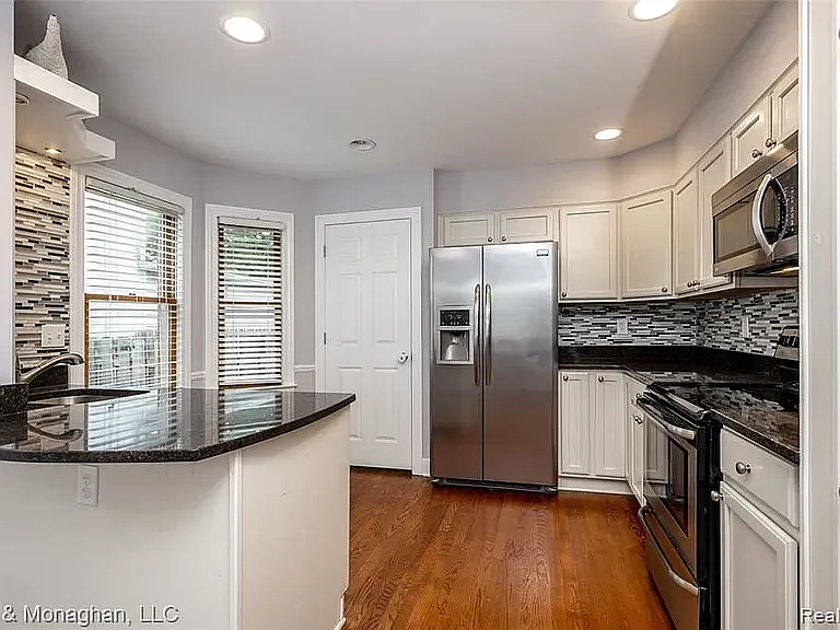 1308 Hampton Rd — Photo 9