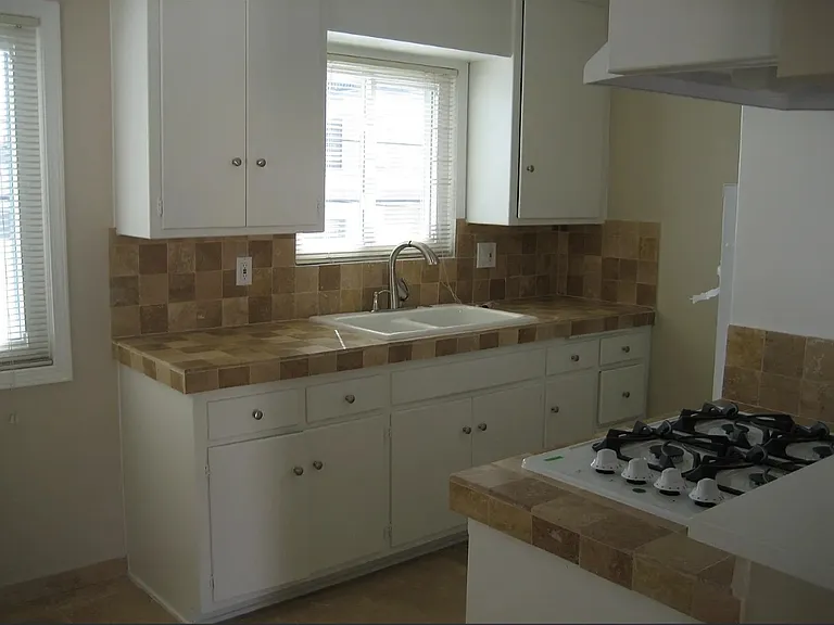 1619 Colby Ave #4 — Photo 13