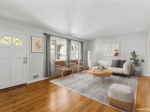 3rd image of 1619 Moncrief Cir