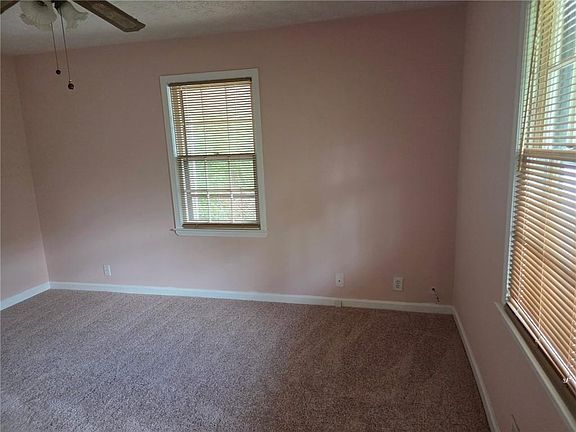 4th image of 587 Seneca Ct SE