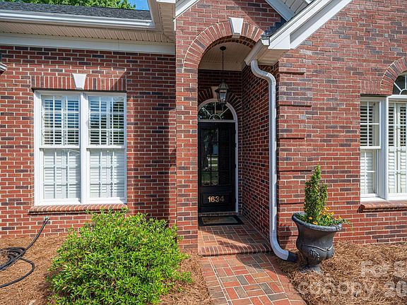 2nd image of 1634 Elkhart Cir #31