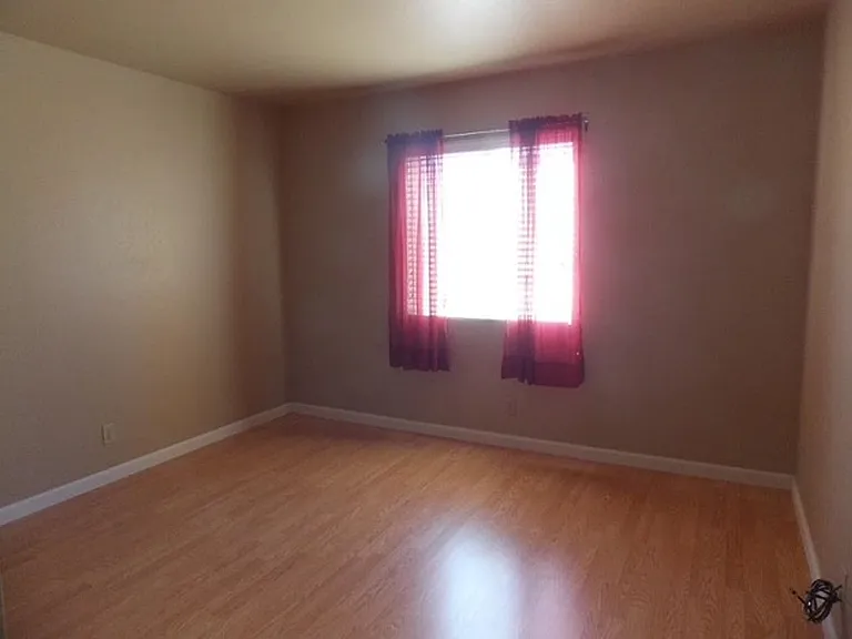 121 Fontana Ave — Photo 9