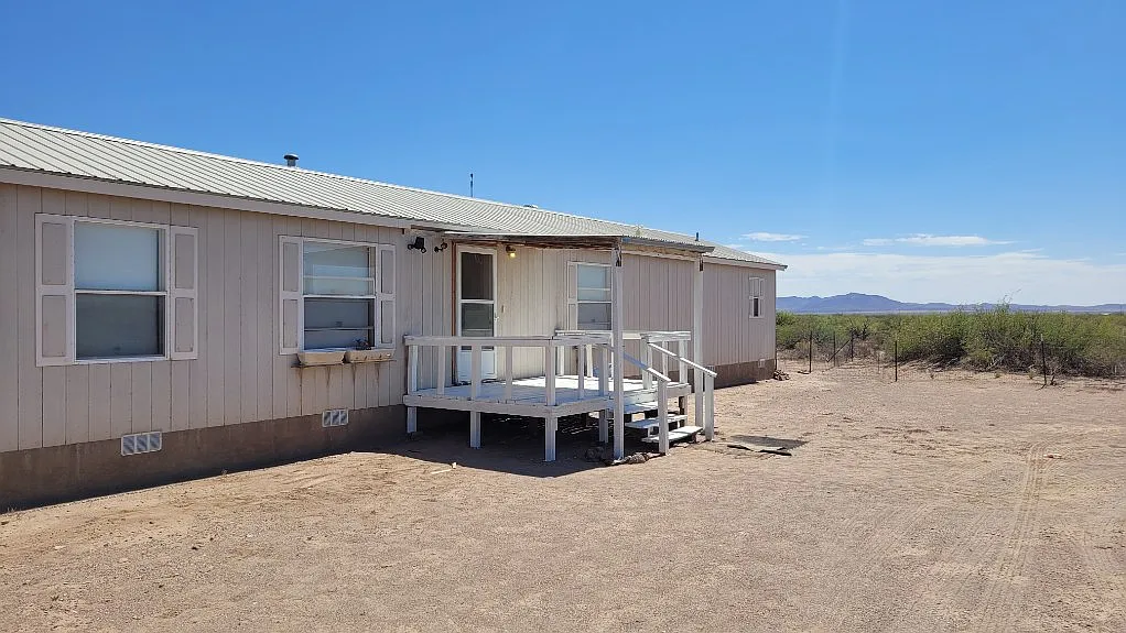 3 bed, 1292 sqft, $1,100 — Photo 1