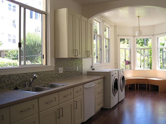 Kitchen w/ new appliances