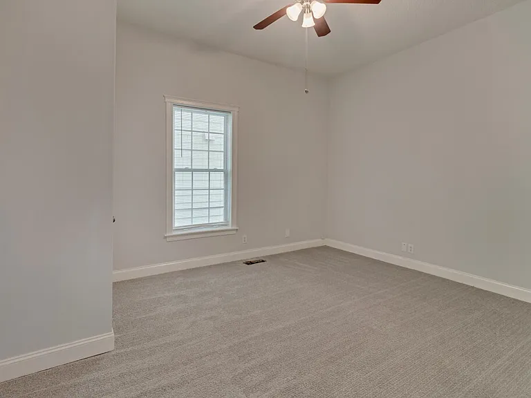 419 E 31st St — Photo 5