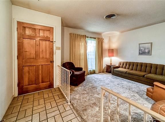 5th image of 2401 Oak Park Blvd
