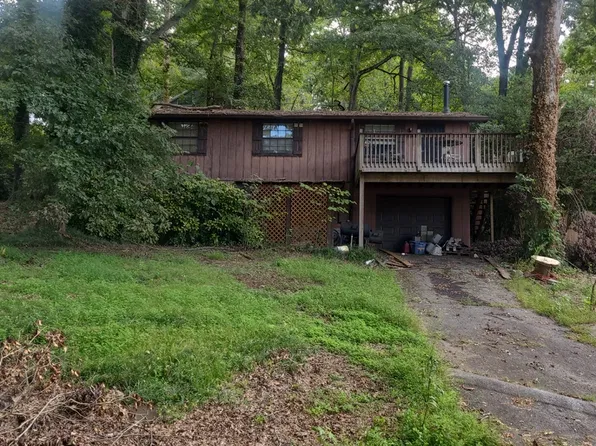 8717 Lake Dr, Snellville, GA 30039
