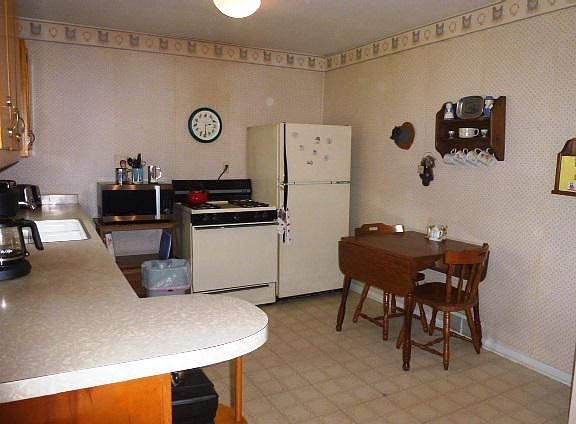 5th image of 308 W Bower St