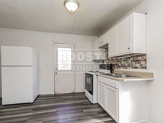 3rd image of 1016 Heard Ave