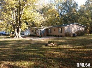 300 W 15th St, Christopher, IL 62822