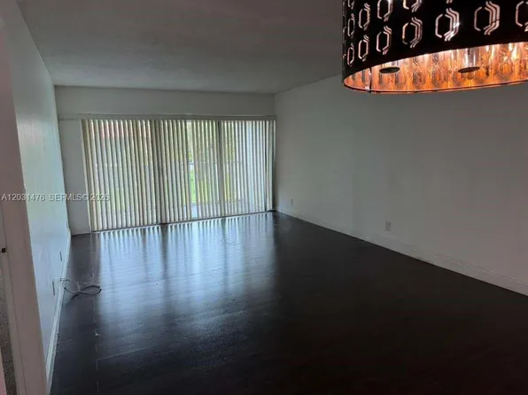140 Lakeview Dr APT 211, Fort Lauderdale, FL 33326