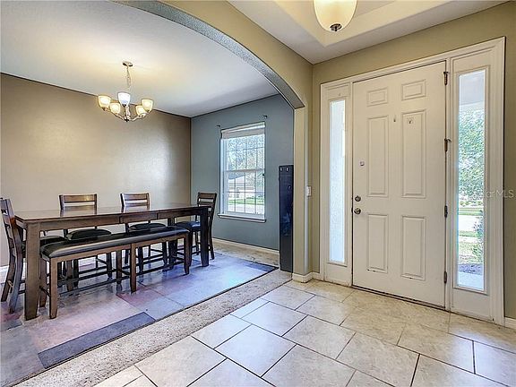 4th image of 302 Maple Sugar Dr