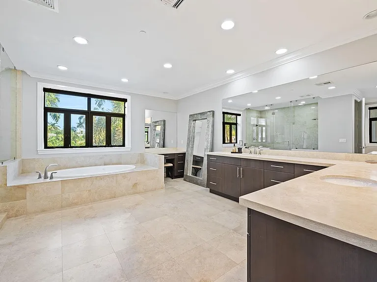 95 Isle Of Venice Dr — Photo 18