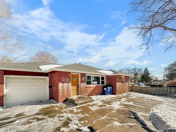 718 S 49th St, Lincoln, NE 68510