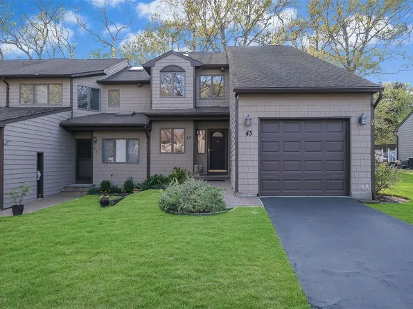 43 Jeremy Circle #43, Nesconset, NY 11767