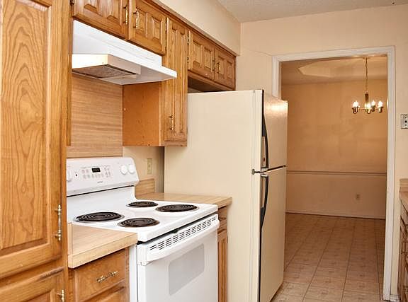 5th image of 1528 Hollowbrook Ct