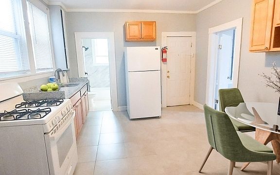 4th image of 553 GROVE ST #0