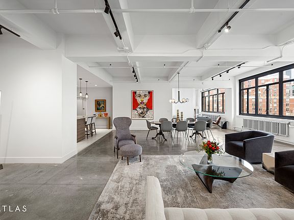 3rd image of 360 W 36th St APT 6N