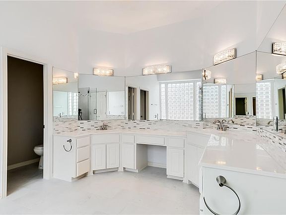 3rd image of 3305 Crescent Ct