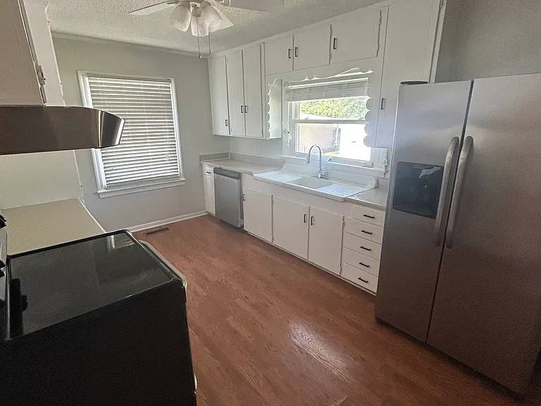 803 Grady Ave N — Photo 3