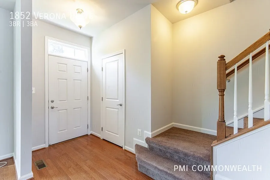 3 Bed / 3 Bath Townhouse (9/15/26) — Photo 4