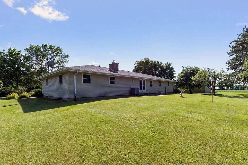 6 bed, 3036 sqft, $2,950 — Photo 3