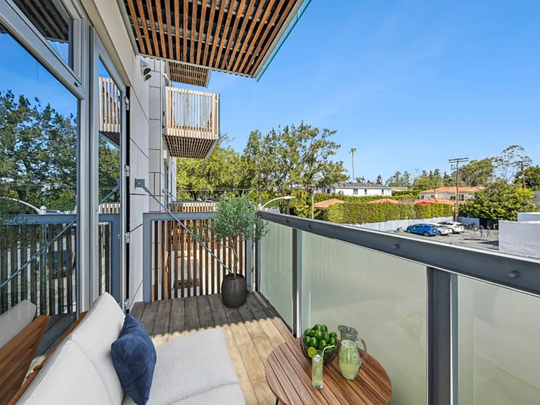 Evani 3223 Wilshire — Photo 23