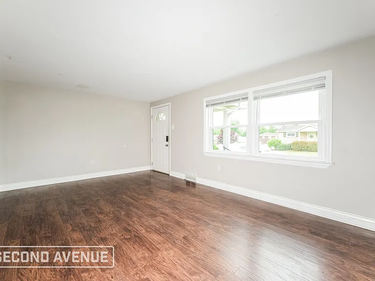 1003 Locust Dr — Photo 10
