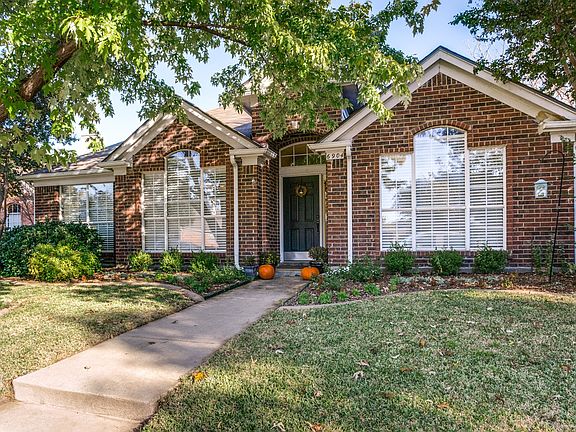 3rd image of 6904 Chateau Dr