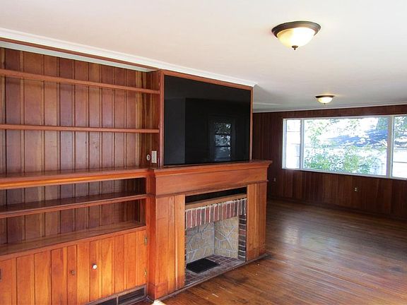 5th image of 50 Lakin Ave