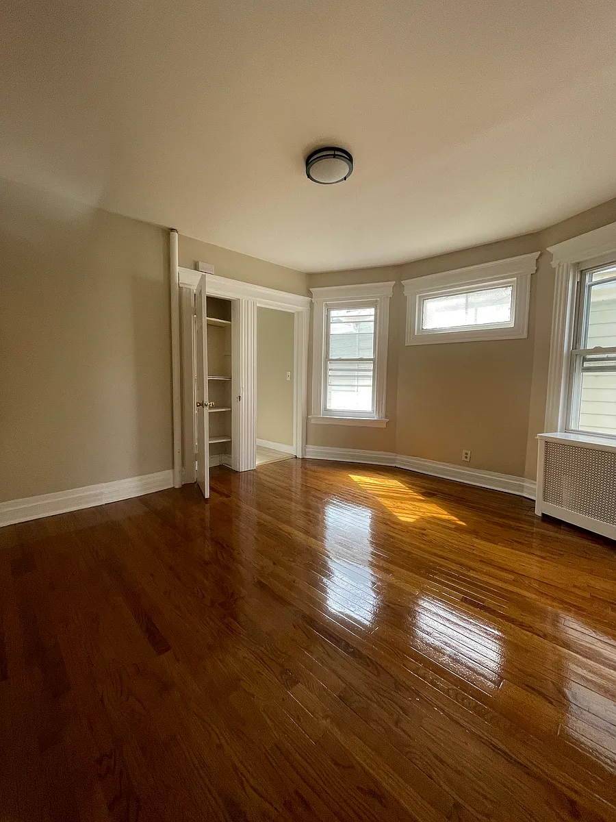 Livingroom/ Dining room - 378 Hawthorne St #2