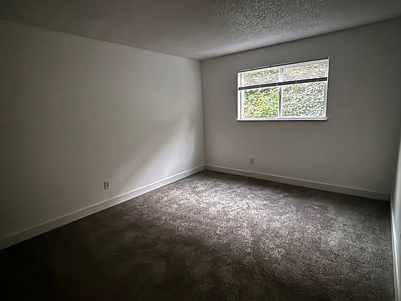 4th image of 3547 SE Milwaukie Ave