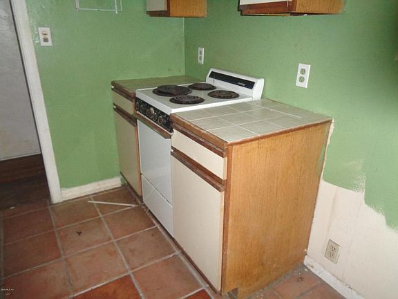 5th image of 909 NW 9th Ave