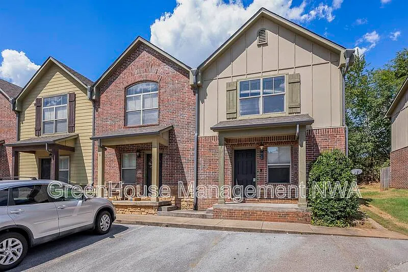 2 bed, 2.5 bath, 1150 sqft, $1,375 — Photo 2